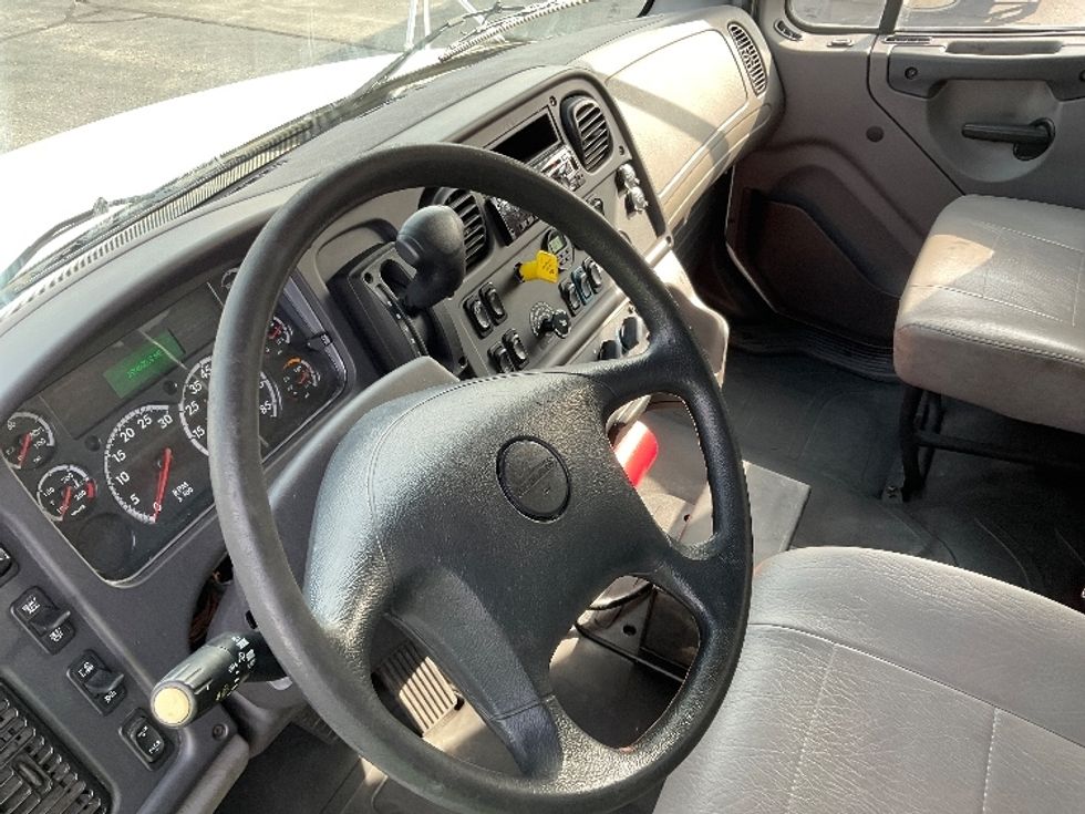 Medium Duty Box Truck-Light and Medium Duty Trucks-Freightliner-2019-M2-Milwaukee-WI-199,600\n\t\tmiles-$ 35,250 - Image 16