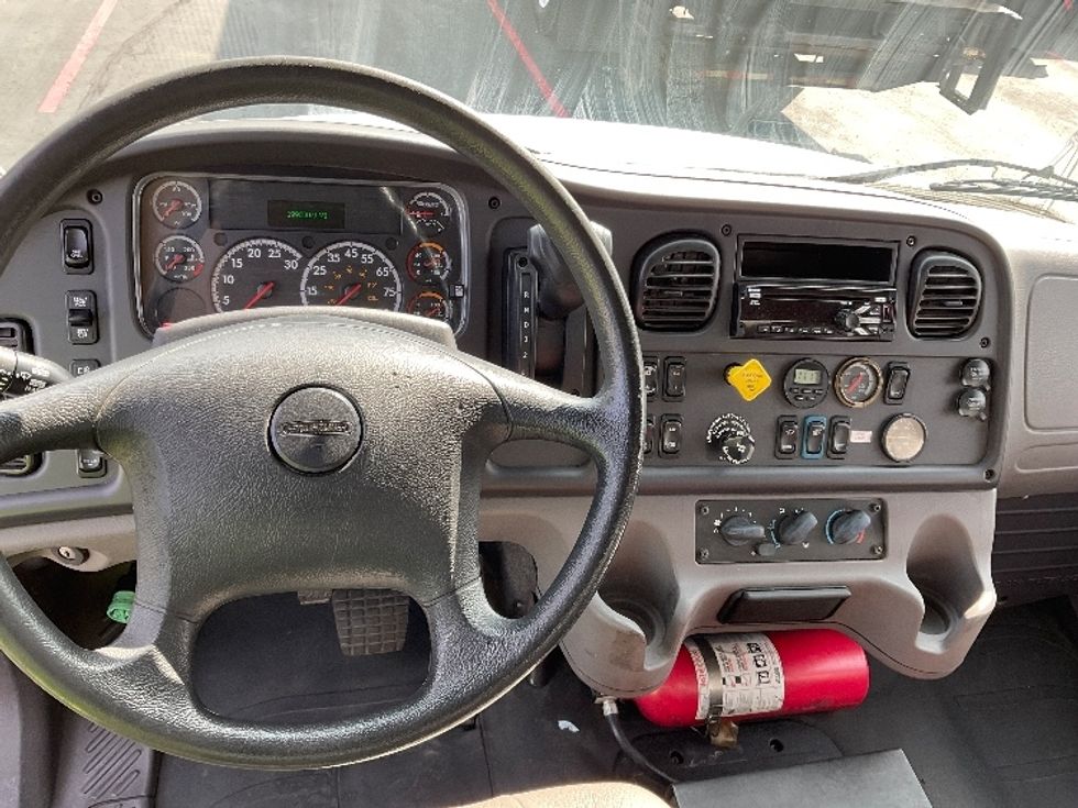 Medium Duty Box Truck-Light and Medium Duty Trucks-Freightliner-2019-M2-Milwaukee-WI-199,600\n\t\tmiles-$ 35,250 - Image 17