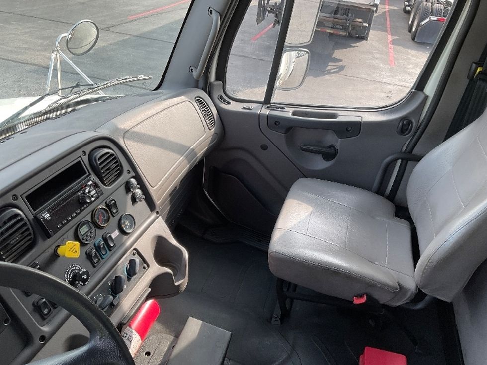 Medium Duty Box Truck-Light and Medium Duty Trucks-Freightliner-2019-M2-Milwaukee-WI-199,600\n\t\tmiles-$ 35,250 - Image 18