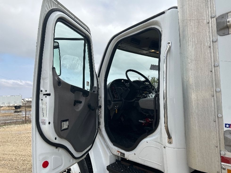 Medium Duty Box Truck-Light and Medium Duty Trucks-Freightliner-2019-M2-Milwaukee-WI-253,850\n\t\tmiles-$ 33,500 - Image 16