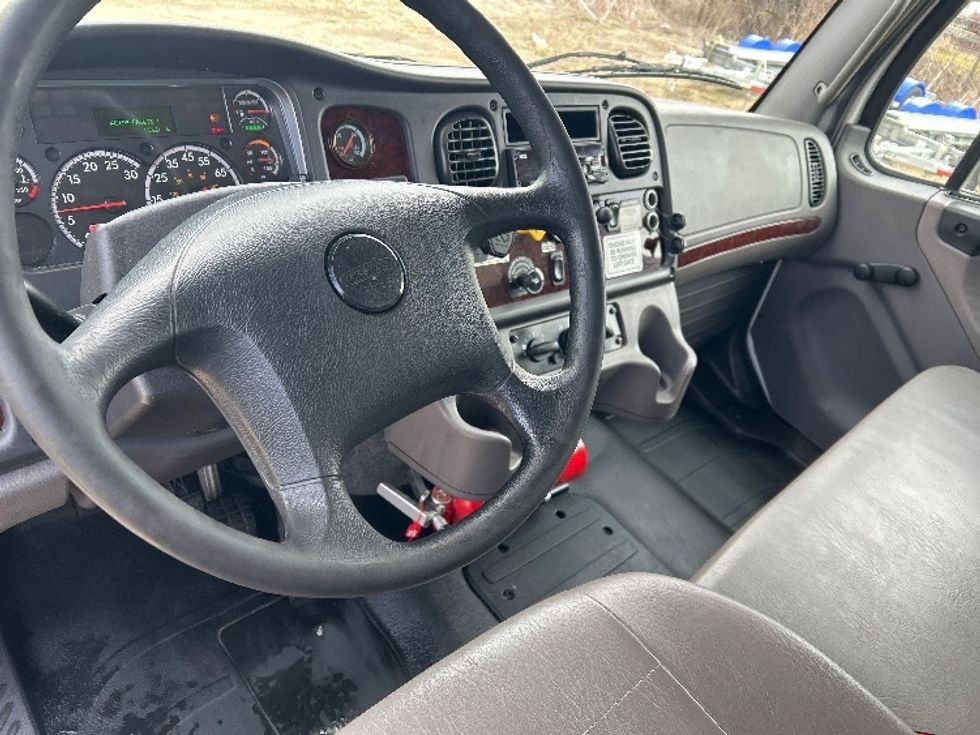 Medium Duty Box Truck-Light and Medium Duty Trucks-Freightliner-2019-M2-Milwaukee-WI-253,850\n\t\tmiles-$ 33,500 - Image 17