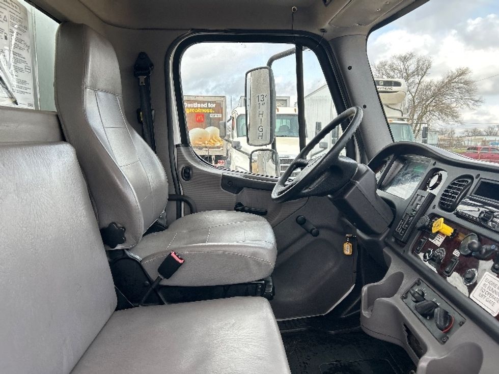 Medium Duty Box Truck-Light and Medium Duty Trucks-Freightliner-2019-M2-Milwaukee-WI-253,850\n\t\tmiles-$ 33,500 - Image 22