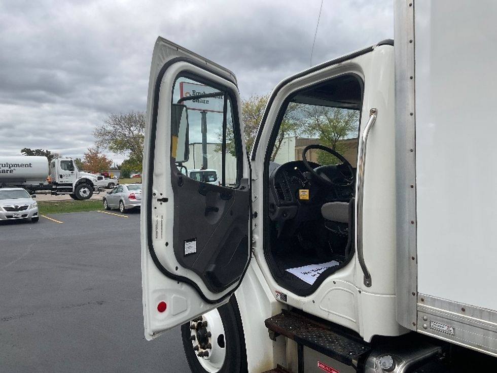 Medium Duty Box Truck-Light and Medium Duty Trucks-Freightliner-2019-M2-Milwaukee-WI-258,358\n\t\tmiles-$ 27,500 - Image 16