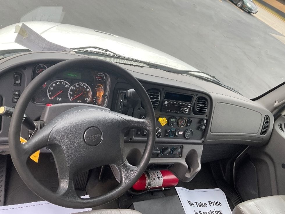 Medium Duty Box Truck-Light and Medium Duty Trucks-Freightliner-2019-M2-Milwaukee-WI-258,358\n\t\tmiles-$ 27,500 - Image 18