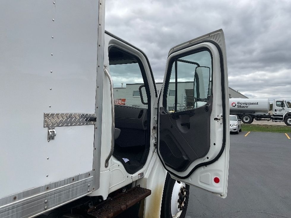 Medium Duty Box Truck-Light and Medium Duty Trucks-Freightliner-2019-M2-Milwaukee-WI-258,358\n\t\tmiles-$ 27,500 - Image 20