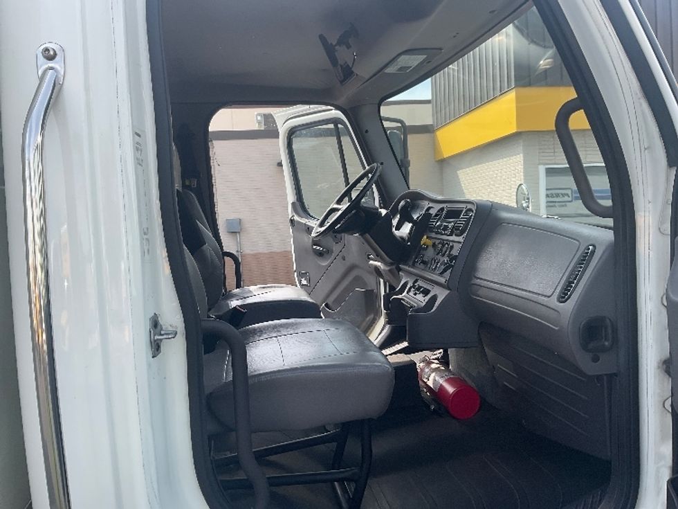 Medium Duty Box Truck-Light and Medium Duty Trucks-Freightliner-2019-M2-Milwaukee-WI-273,841\n\t\tmiles-$ 25,500 - Image 22