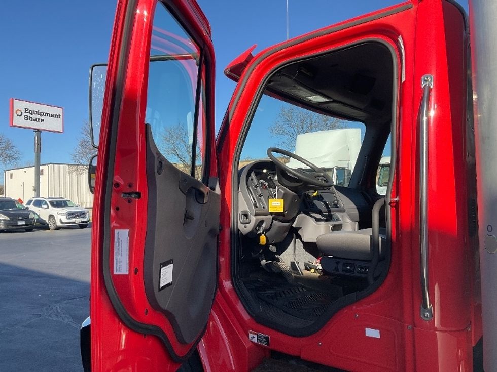 Medium Duty Box Truck-Light and Medium Duty Trucks-Freightliner-2019-M2-Milwaukee-WI-315,337\n\t\tmiles-$ 27,250 - Image 16