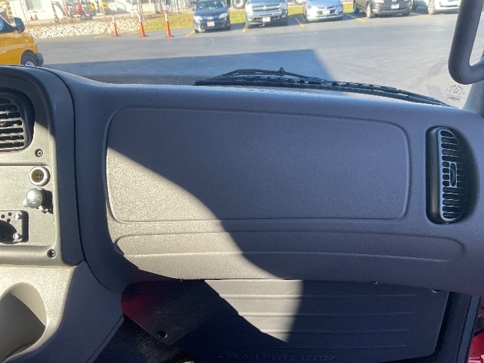 Medium Duty Box Truck-Light and Medium Duty Trucks-Freightliner-2019-M2-Milwaukee-WI-315,337\n\t\tmiles-$ 27,250 - Image 21