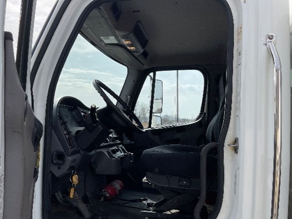 Medium Duty Box Truck-Light and Medium Duty Trucks-Freightliner-2019-M2-Milwaukee-WI-320,190\n\t\tmiles-$ 24,750 - Image 16