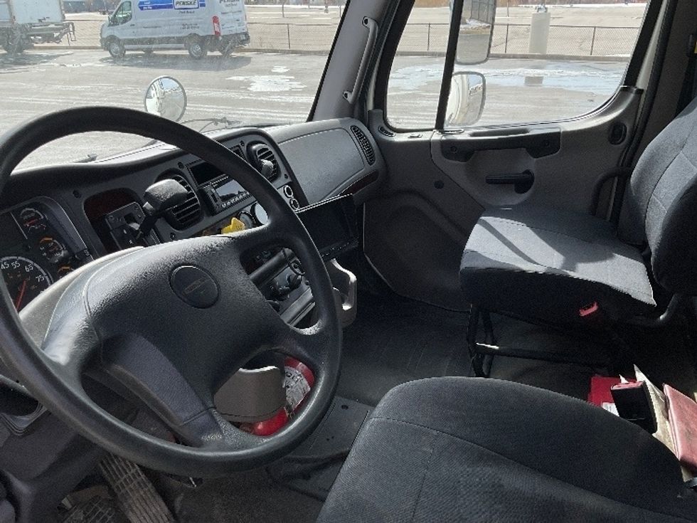 Medium Duty Box Truck-Light and Medium Duty Trucks-Freightliner-2019-M2-Milwaukee-WI-320,190\n\t\tmiles-$ 24,750 - Image 17