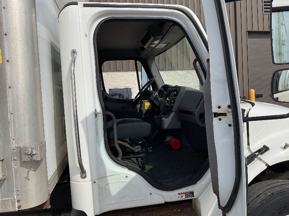 Medium Duty Box Truck-Light and Medium Duty Trucks-Freightliner-2019-M2-Milwaukee-WI-320,190\n\t\tmiles-$ 24,750 - Image 20