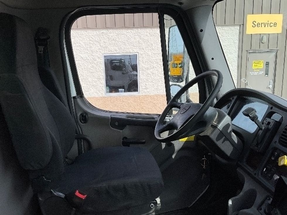 Medium Duty Box Truck-Light and Medium Duty Trucks-Freightliner-2019-M2-Milwaukee-WI-320,190\n\t\tmiles-$ 24,750 - Image 22