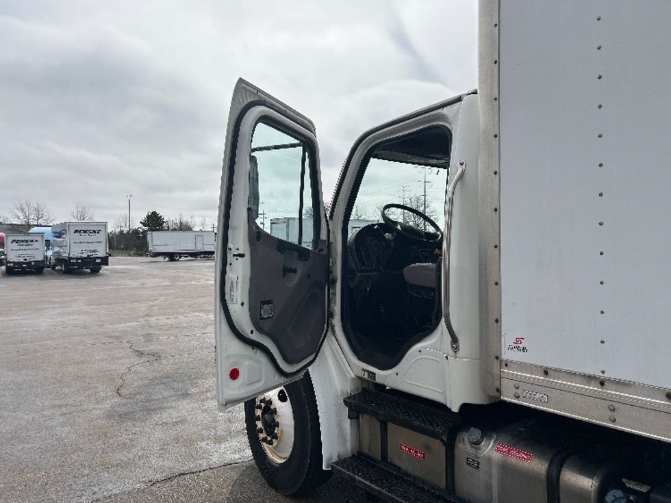 Medium Duty Box Truck-Light and Medium Duty Trucks-Freightliner-2019-M2-Milwaukee-WI-365,310\n\t\tmiles-$ 21,500 - Image 16