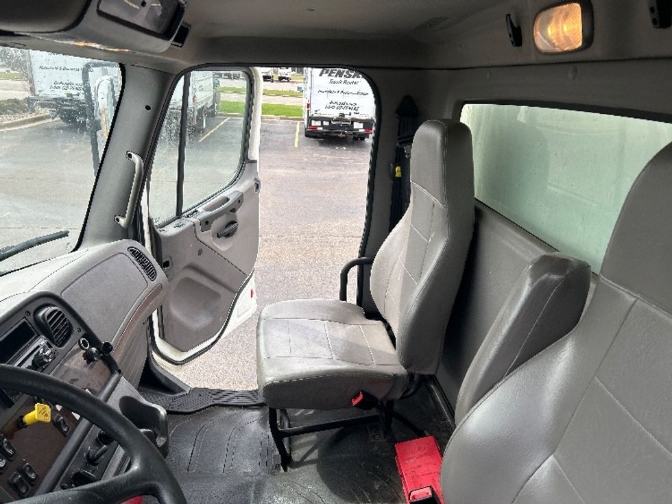 Medium Duty Box Truck-Light and Medium Duty Trucks-Freightliner-2019-M2-Milwaukee-WI-365,310\n\t\tmiles-$ 21,500 - Image 19