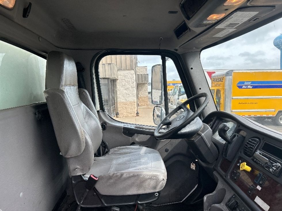 Medium Duty Box Truck-Light and Medium Duty Trucks-Freightliner-2019-M2-Milwaukee-WI-365,310\n\t\tmiles-$ 21,500 - Image 22