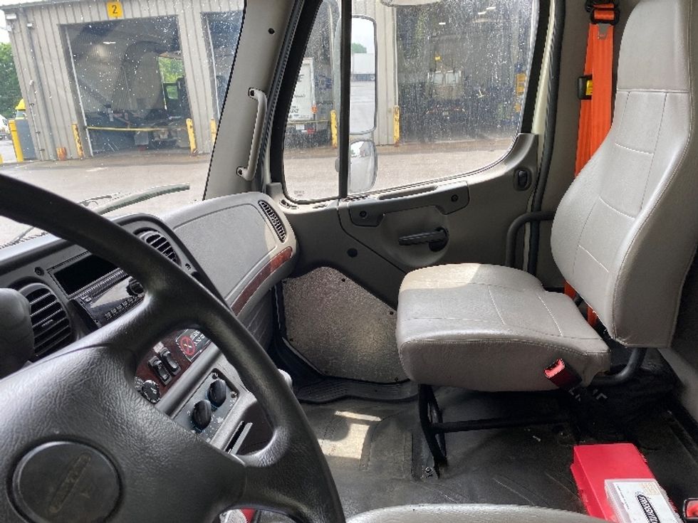 Medium Duty Box Truck-Light and Medium Duty Trucks-Freightliner-2019-M2-Minoa-NY-206,233\n\t\tmiles-$ 30,750 - Image 19