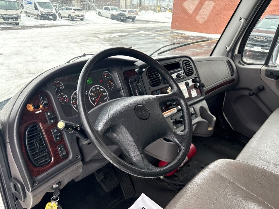 Medium Duty Box Truck-Light and Medium Duty Trucks-Freightliner-2019-M2-Mississauga-ON-111,193\n\t\tkm-$ 79,500 - Image 17