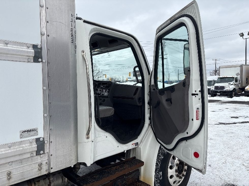 Medium Duty Box Truck-Light and Medium Duty Trucks-Freightliner-2019-M2-Mississauga-ON-111,193\n\t\tkm-$ 79,500 - Image 20