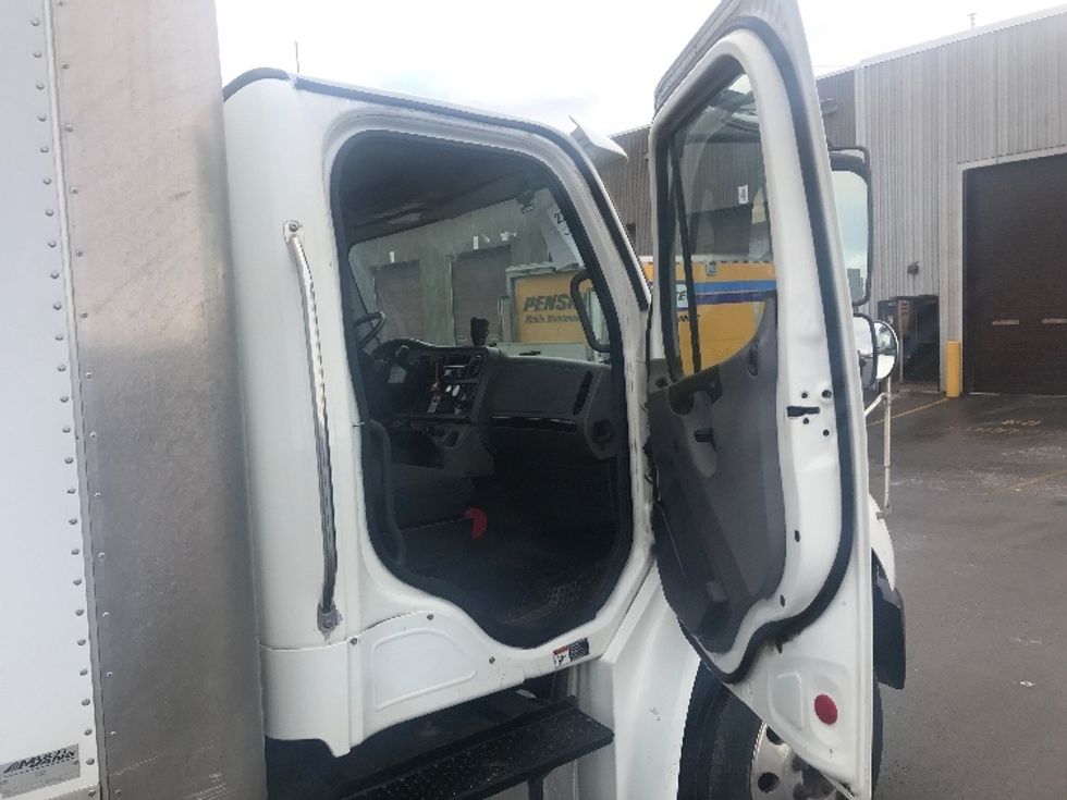 Medium Duty Box Truck-Light and Medium Duty Trucks-Freightliner-2019-M2-Mississauga-ON-188,053\n\t\tkm-$ 71,250 - Image 19