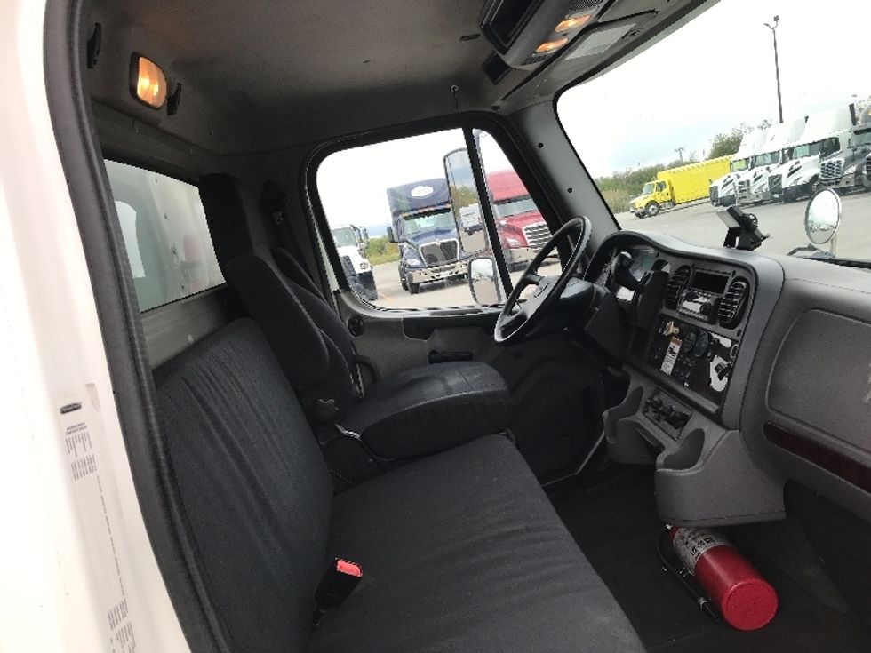 Medium Duty Box Truck-Light and Medium Duty Trucks-Freightliner-2019-M2-Mississauga-ON-192,461\n\t\tkm-$ 71,000 - Image 22