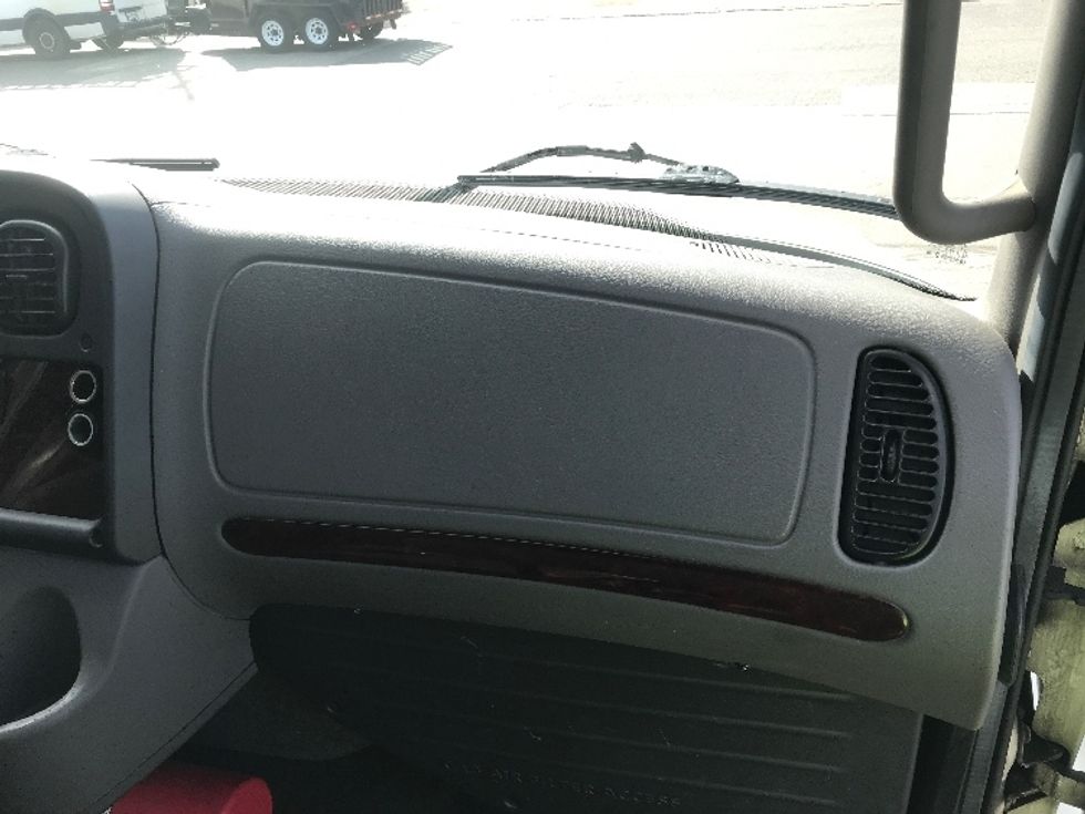 Medium Duty Box Truck-Light and Medium Duty Trucks-Freightliner-2019-M2-Mississauga-ON-197,290\n\t\tkm-$ 62,000 - Image 21