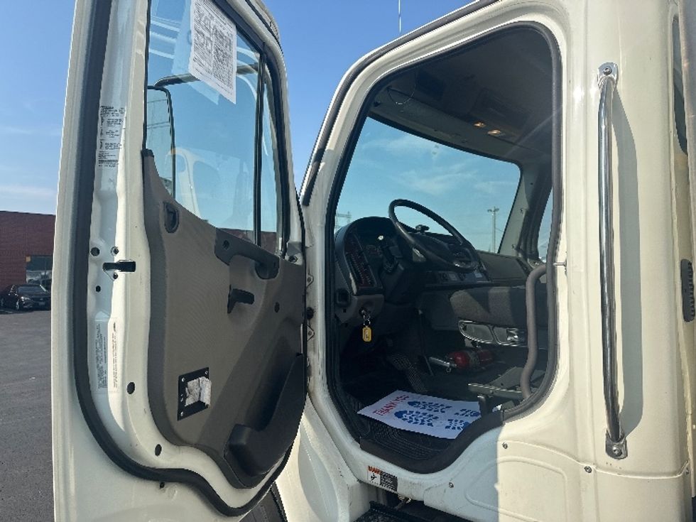 Medium Duty Box Truck-Light and Medium Duty Trucks-Freightliner-2019-M2-Mississauga-ON-203,084\n\t\tkm-$ 75,250 - Image 16