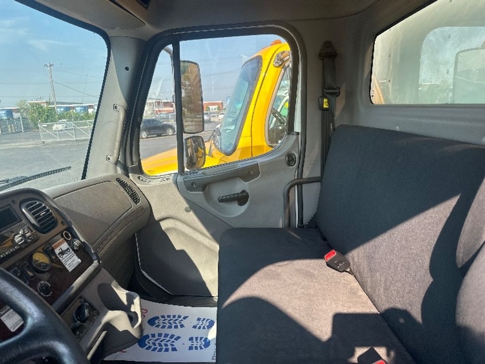 Medium Duty Box Truck-Light and Medium Duty Trucks-Freightliner-2019-M2-Mississauga-ON-203,084\n\t\tkm-$ 75,250 - Image 19
