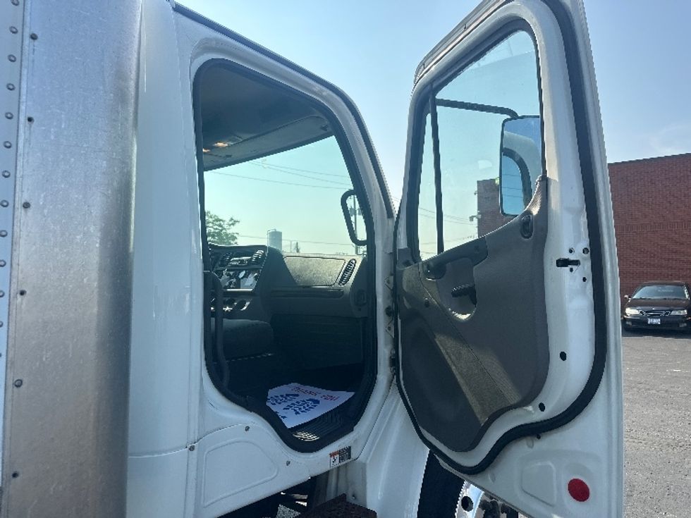 Medium Duty Box Truck-Light and Medium Duty Trucks-Freightliner-2019-M2-Mississauga-ON-203,084\n\t\tkm-$ 75,250 - Image 20