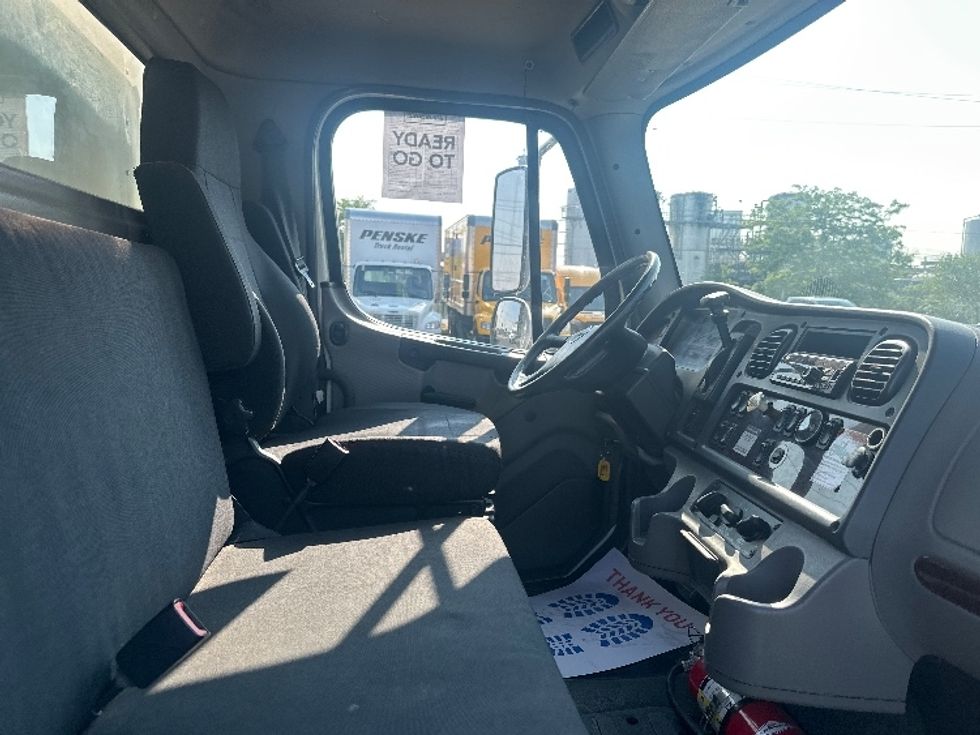 Medium Duty Box Truck-Light and Medium Duty Trucks-Freightliner-2019-M2-Mississauga-ON-203,084\n\t\tkm-$ 75,250 - Image 22