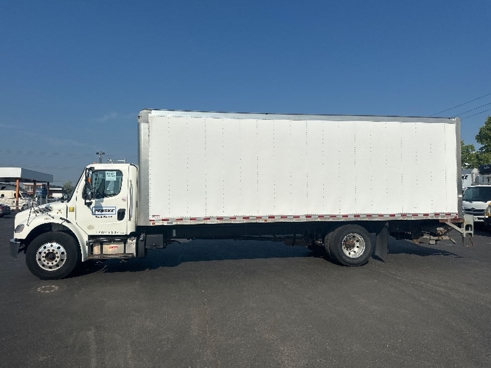 Medium Duty Box Truck-Light and Medium Duty Trucks-Freightliner-2019-M2-Mississauga-ON-203,084\n\t\tkm-$ 75,250 - Image 4