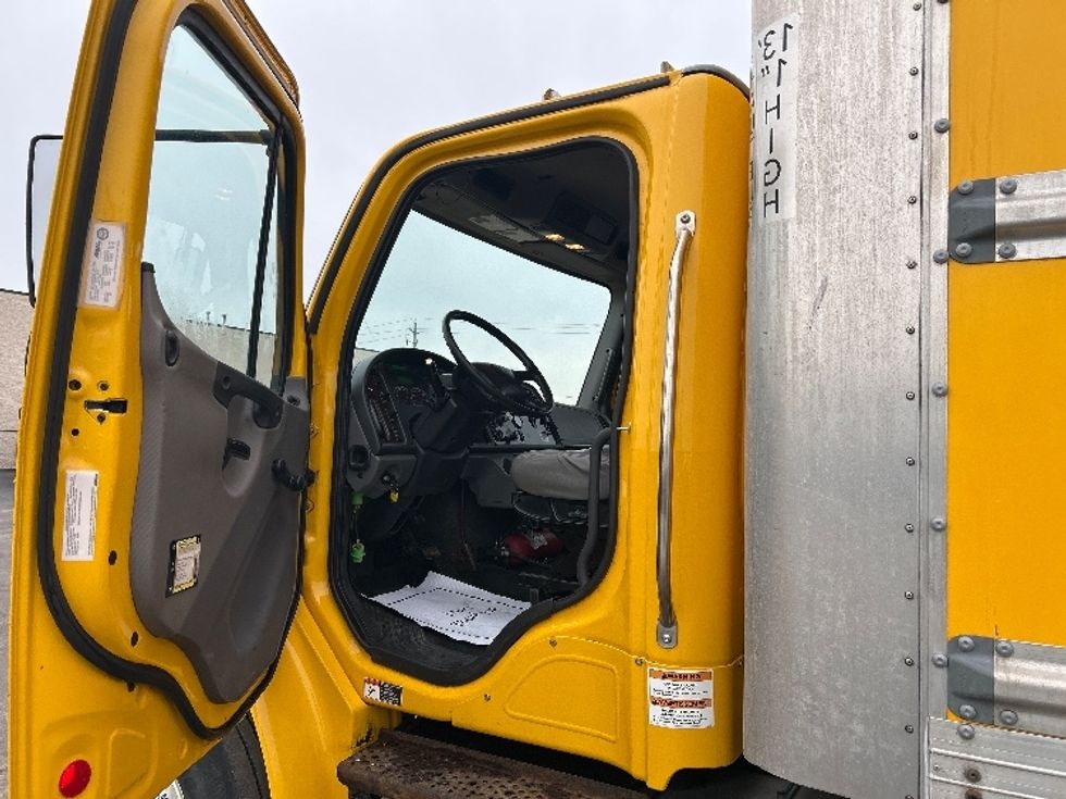 Medium Duty Box Truck-Light and Medium Duty Trucks-Freightliner-2019-M2-Mississauga-ON-236,397\n\t\tkm-$ 67,250 - Image 16