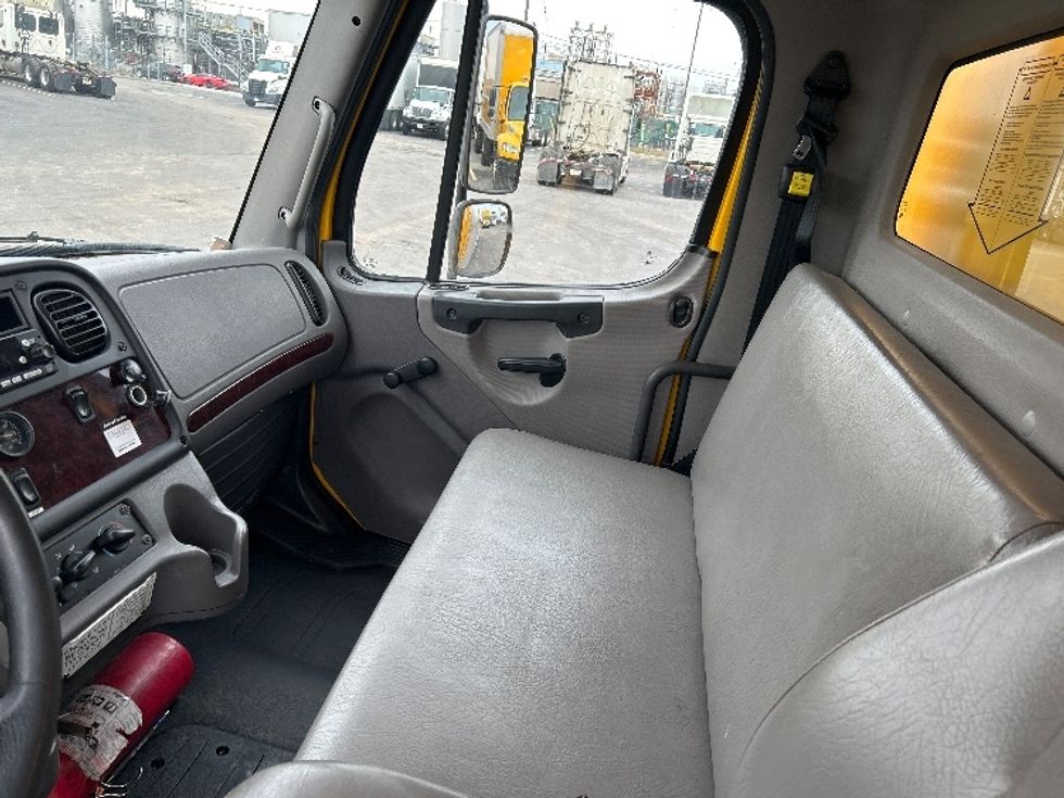 Medium Duty Box Truck-Light and Medium Duty Trucks-Freightliner-2019-M2-Mississauga-ON-236,397\n\t\tkm-$ 67,250 - Image 19
