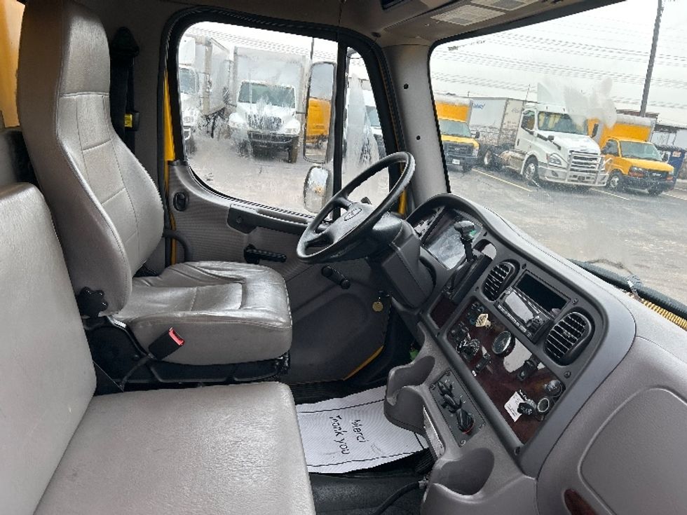 Medium Duty Box Truck-Light and Medium Duty Trucks-Freightliner-2019-M2-Mississauga-ON-236,397\n\t\tkm-$ 67,250 - Image 22