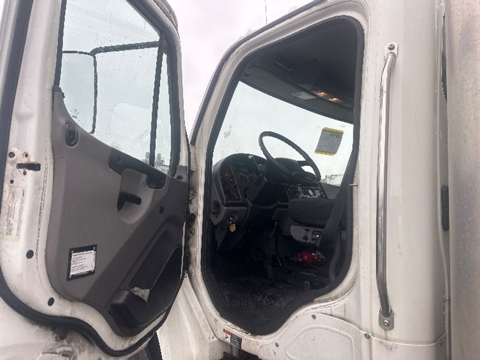 Medium Duty Box Truck-Light and Medium Duty Trucks-Freightliner-2019-M2-Mississauga-ON-240,578\n\t\tkm-$ 60,250 - Image 11