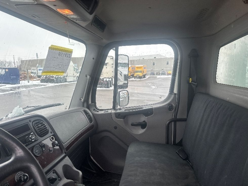 Medium Duty Box Truck-Light and Medium Duty Trucks-Freightliner-2019-M2-Mississauga-ON-240,578\n\t\tkm-$ 60,250 - Image 14
