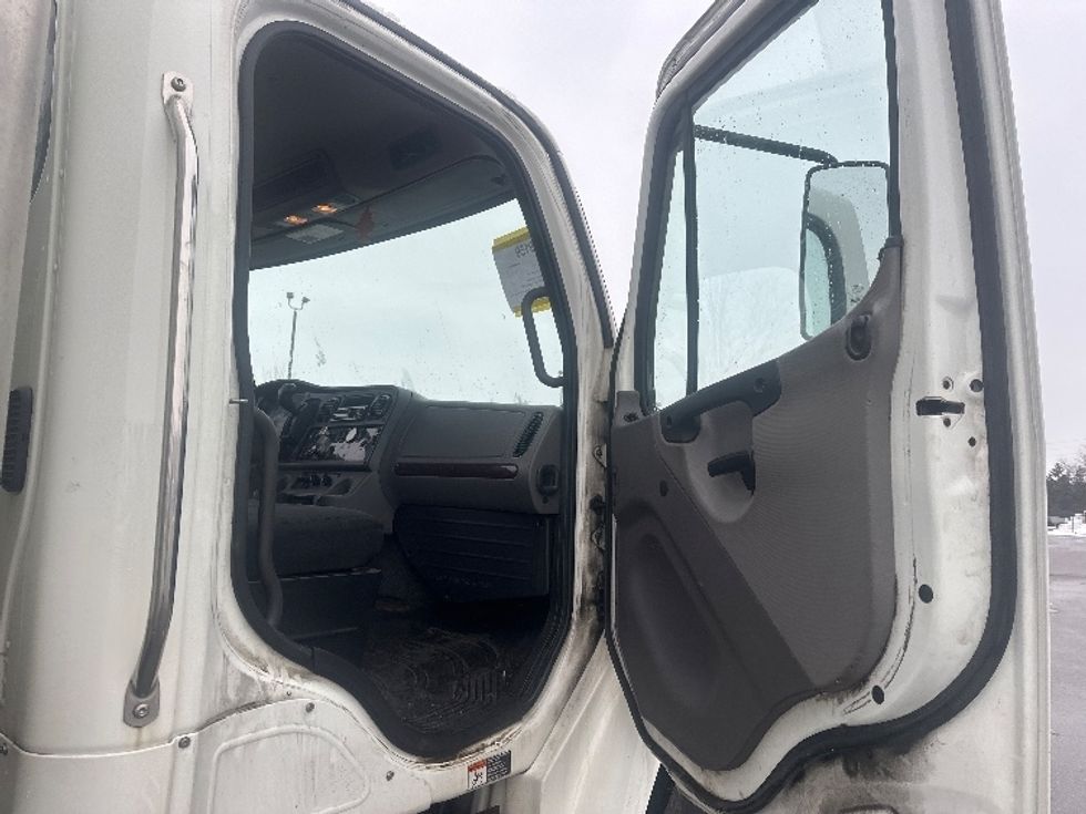 Medium Duty Box Truck-Light and Medium Duty Trucks-Freightliner-2019-M2-Mississauga-ON-240,578\n\t\tkm-$ 60,250 - Image 15