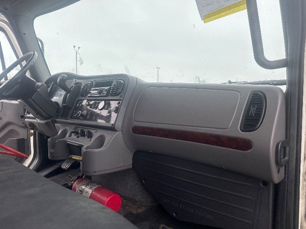 Medium Duty Box Truck-Light and Medium Duty Trucks-Freightliner-2019-M2-Mississauga-ON-240,578\n\t\tkm-$ 60,250 - Image 16