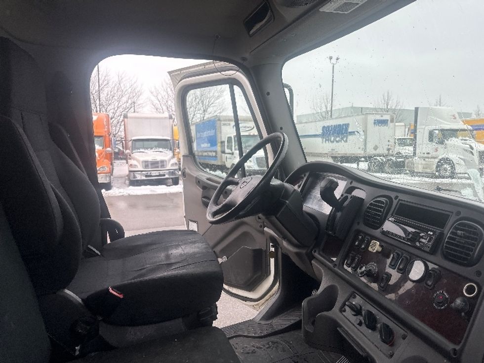 Medium Duty Box Truck-Light and Medium Duty Trucks-Freightliner-2019-M2-Mississauga-ON-240,578\n\t\tkm-$ 60,250 - Image 17