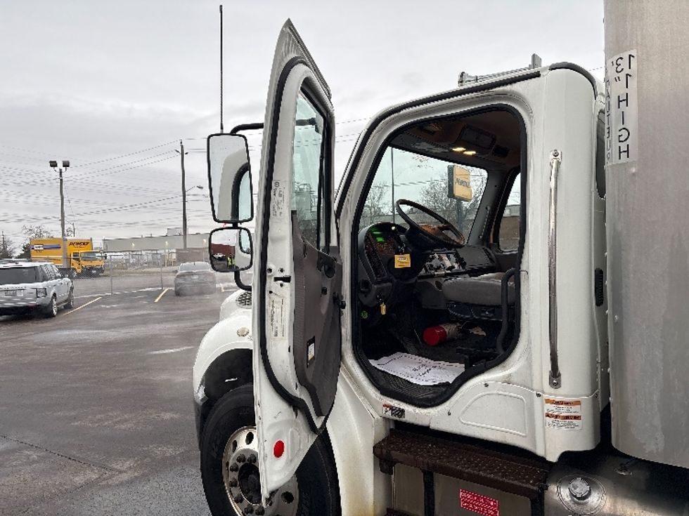 Medium Duty Box Truck-Light and Medium Duty Trucks-Freightliner-2019-M2-Mississauga-ON-245,467\n\t\tkm-$ 69,500 - Image 16