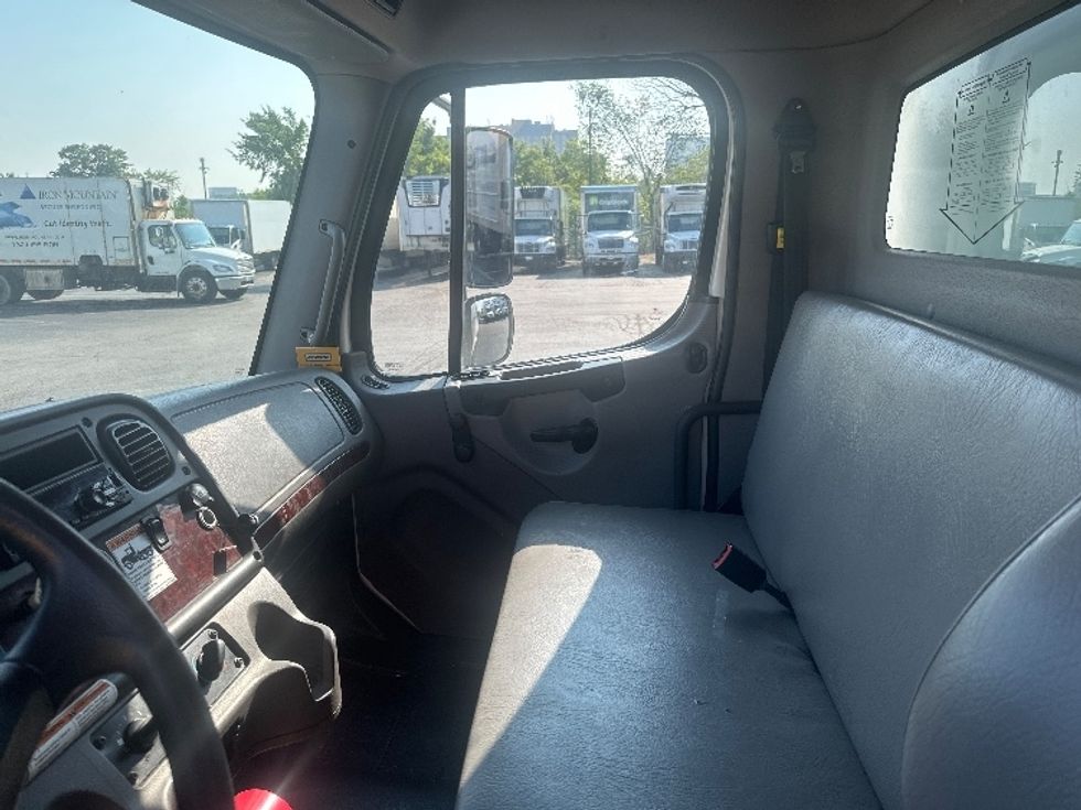 Medium Duty Box Truck-Light and Medium Duty Trucks-Freightliner-2019-M2-Mississauga-ON-249,774\n\t\tkm-$ 73,500 - Image 16