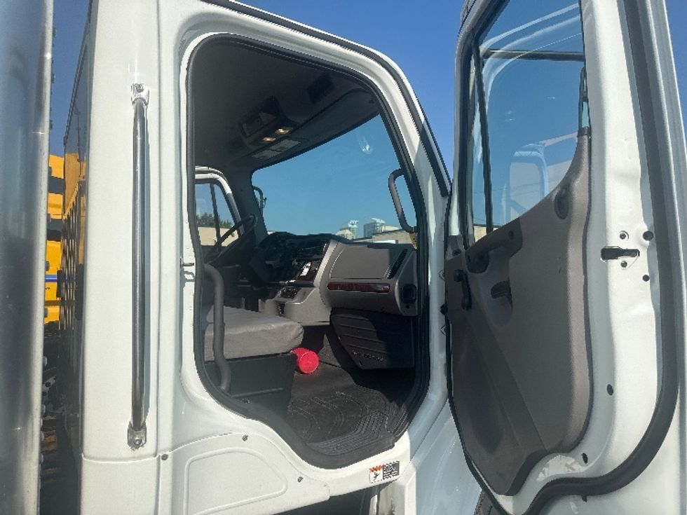 Medium Duty Box Truck-Light and Medium Duty Trucks-Freightliner-2019-M2-Mississauga-ON-249,774\n\t\tkm-$ 73,500 - Image 17