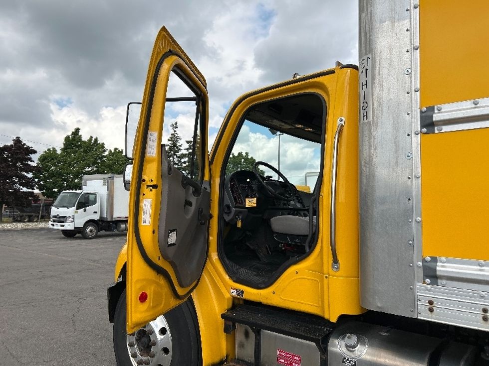 Medium Duty Box Truck-Light and Medium Duty Trucks-Freightliner-2019-M2-Mississauga-ON-252,621\n\t\tkm-$ 68,500 - Image 16