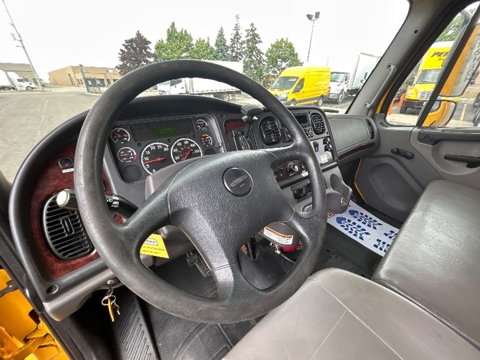 Medium Duty Box Truck-Light and Medium Duty Trucks-Freightliner-2019-M2-Mississauga-ON-252,621\n\t\tkm-$ 68,500 - Image 17