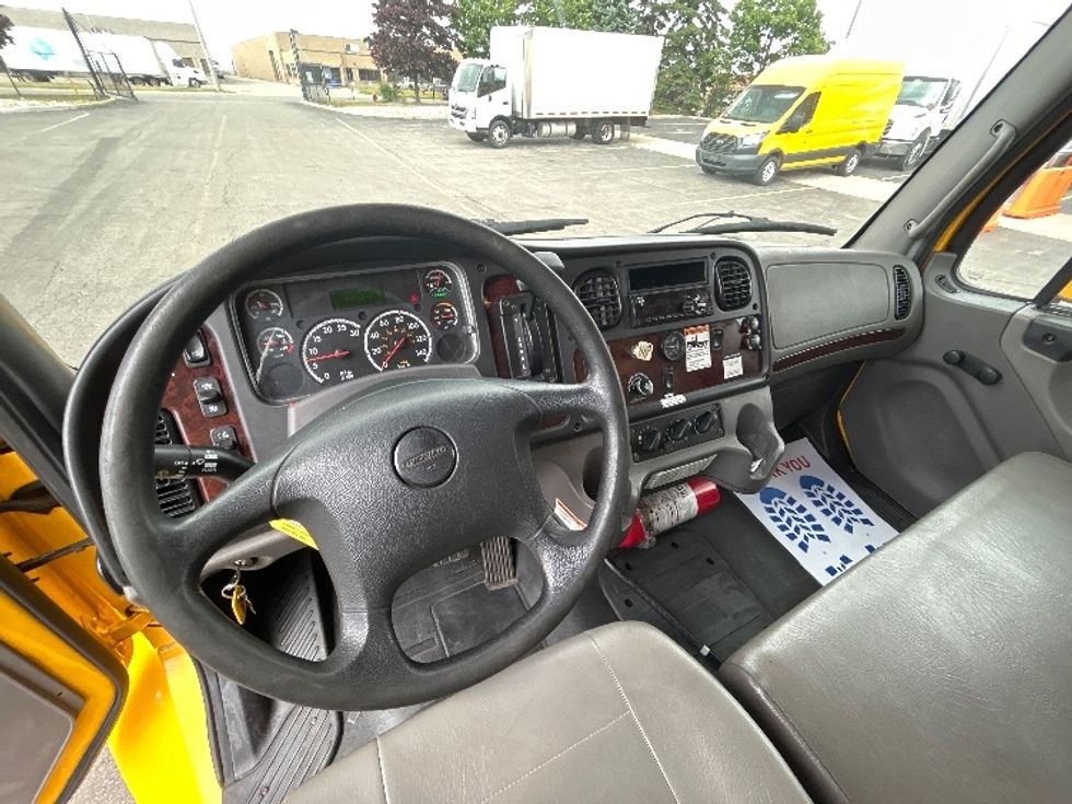 Medium Duty Box Truck-Light and Medium Duty Trucks-Freightliner-2019-M2-Mississauga-ON-252,621\n\t\tkm-$ 68,500 - Image 18