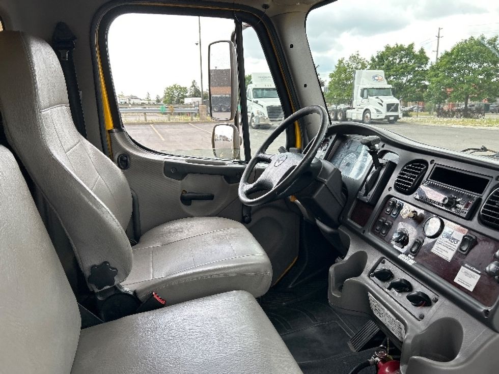 Medium Duty Box Truck-Light and Medium Duty Trucks-Freightliner-2019-M2-Mississauga-ON-252,621\n\t\tkm-$ 68,500 - Image 22