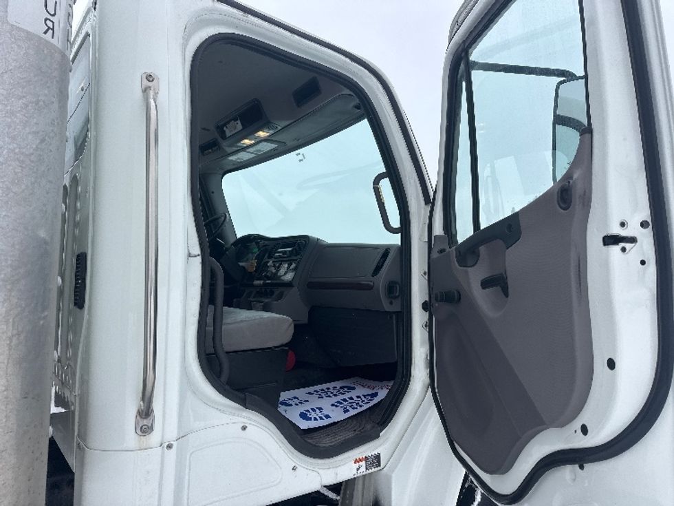 Medium Duty Box Truck-Light and Medium Duty Trucks-Freightliner-2019-M2-Mississauga-ON-261,070\n\t\tkm-$ 68,000 - Image 19