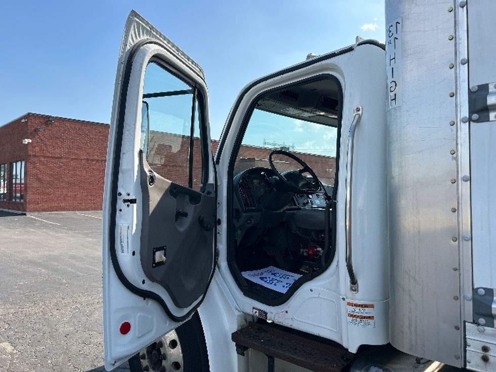 Medium Duty Box Truck-Light and Medium Duty Trucks-Freightliner-2019-M2-Mississauga-ON-261,218\n\t\tkm-$ 67,750 - Image 16