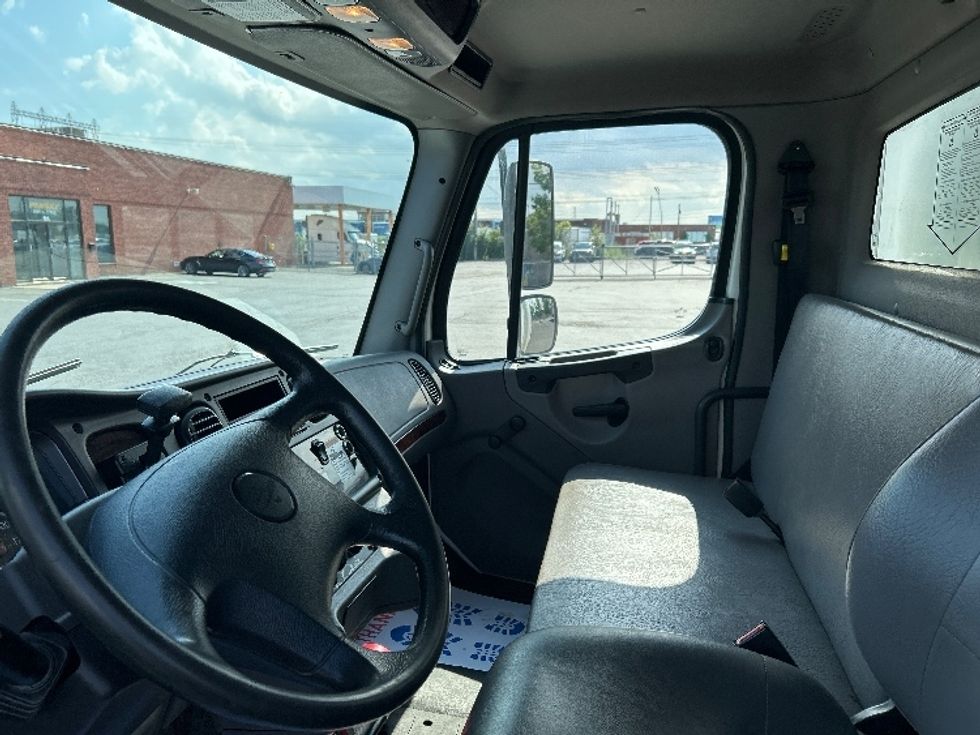 Medium Duty Box Truck-Light and Medium Duty Trucks-Freightliner-2019-M2-Mississauga-ON-261,218\n\t\tkm-$ 67,750 - Image 19