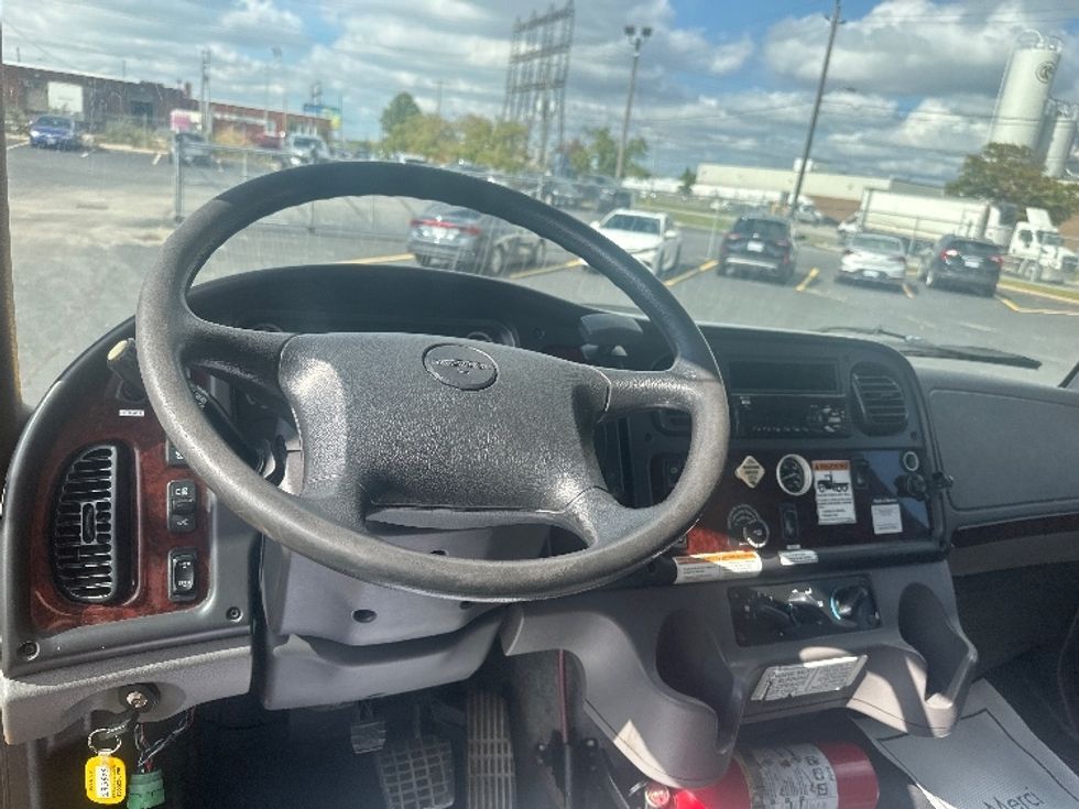 Medium Duty Box Truck-Light and Medium Duty Trucks-Freightliner-2019-M2-Mississauga-ON-261,424\n\t\tkm-$ 66,750 - Image 18