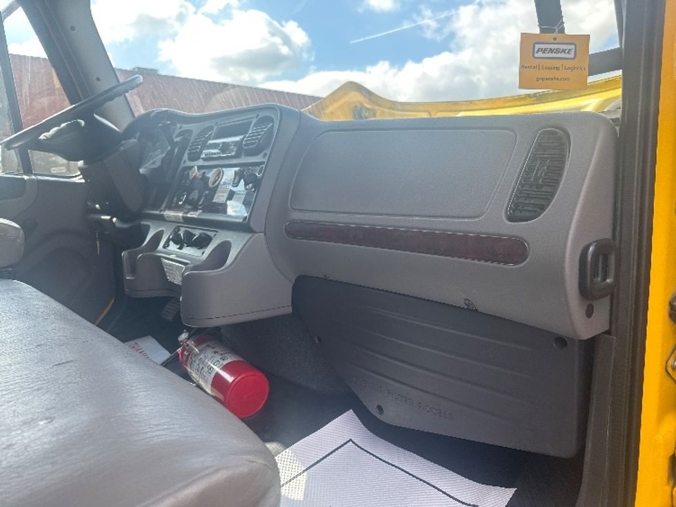 Medium Duty Box Truck-Light and Medium Duty Trucks-Freightliner-2019-M2-Mississauga-ON-261,424\n\t\tkm-$ 66,750 - Image 21